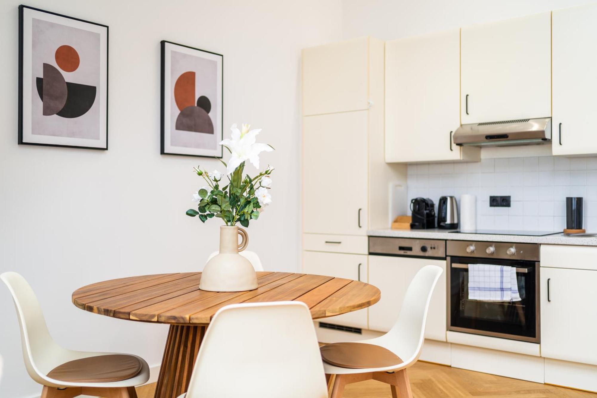 וינה Myflat - Bright Apartment Near Central Station מראה חיצוני תמונה